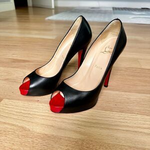 Christian Louboutin Very Privé 120 Peep-Toe Patent Leather Pumps - 39.5